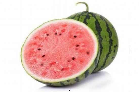 3岁小孩吃麒麟瓜,萌态可掬引网友热议